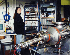 a photo of Ms. Martinez-Arizala and her experimental apparatus